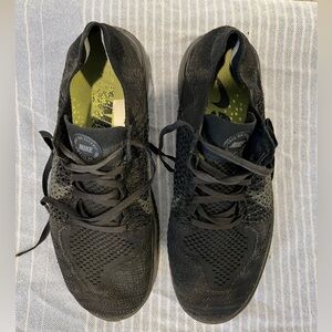 Mens size 10.5 Nike Free RN flyknit